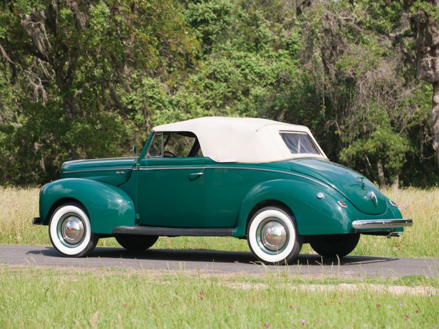  Ford V8 Deluxe Convertible Coupe 1940 года  (фото 16 из 26)